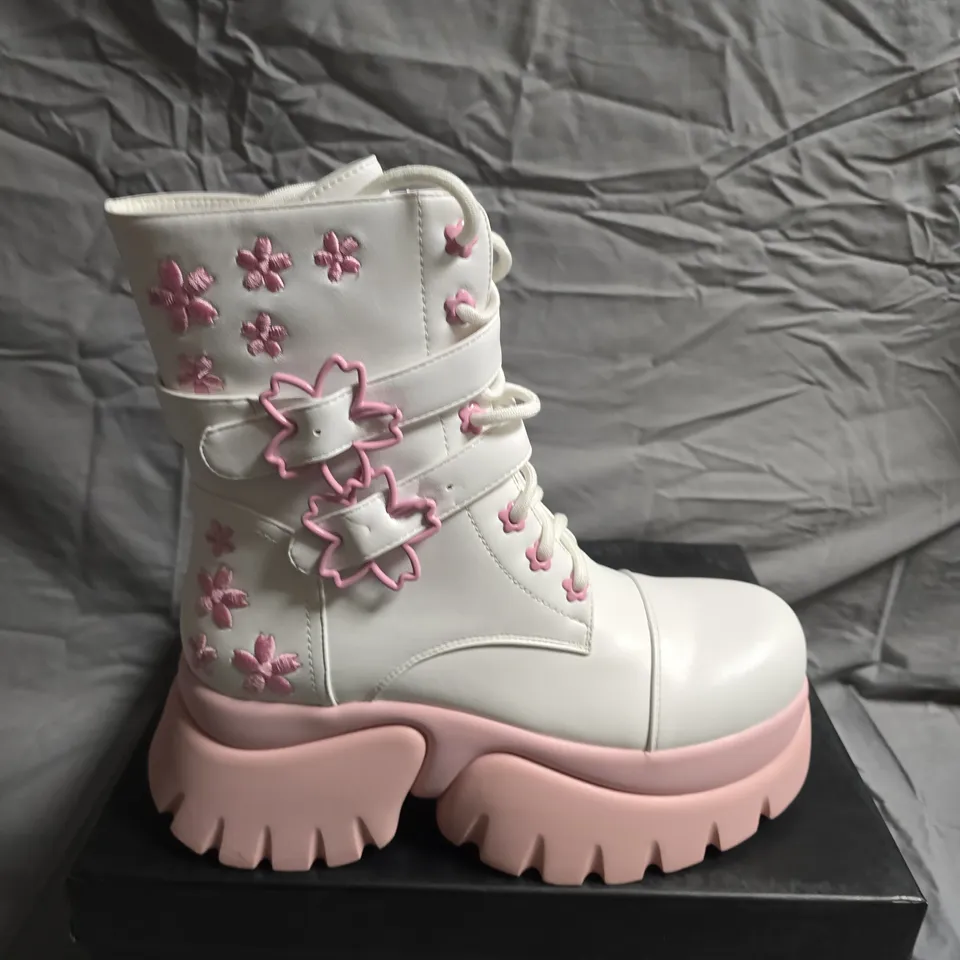 BOXED PAIR OF KOI FOOTWEAR SAKURA MIKU CHERRY BLOSSOM SHOES - UK SIZE 8