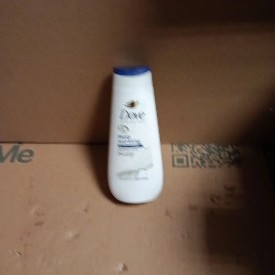 APPROXIMATELY 20 ASSORTED COSMETIC ITEMS INCLUDING THE DREAM COLLECTION SHOWER FOAM , ARKIVE DRY SHAMPOO AND DOVE BODY WASH 