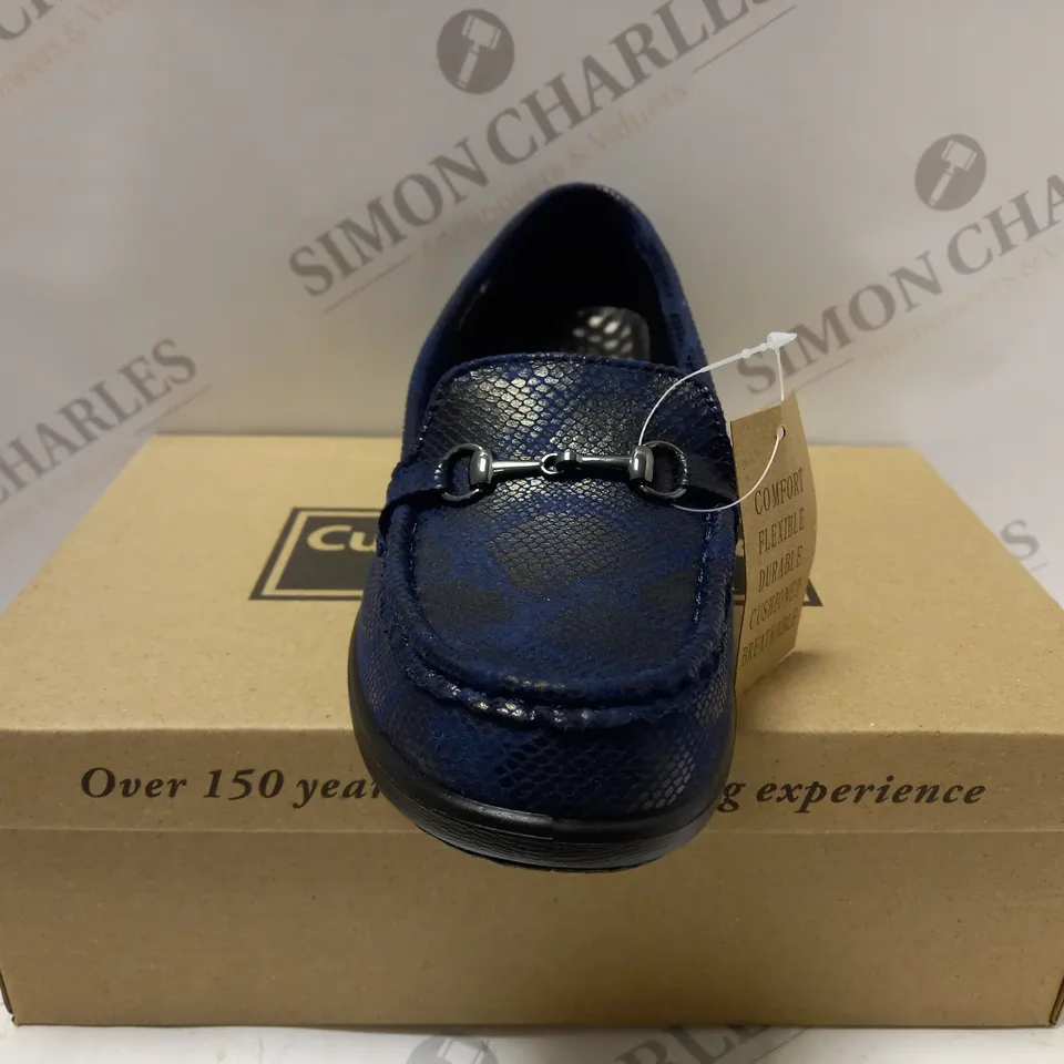 BOXED PAIR OF CUSHION WALK SLIP ON SHOES, NAVY - SIZE 5 