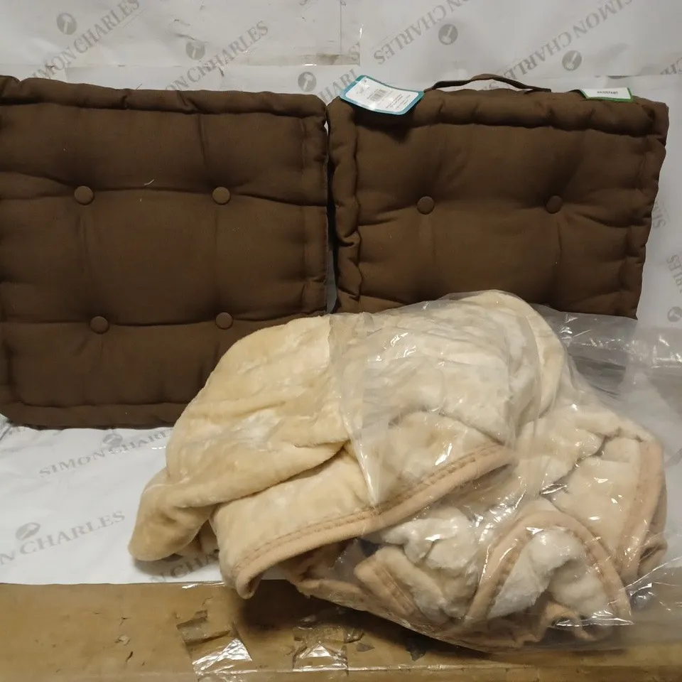 LOT OF 2 BROWN BOOSTER CUSHIONS AND 1 SOFT CREAM QUILT
