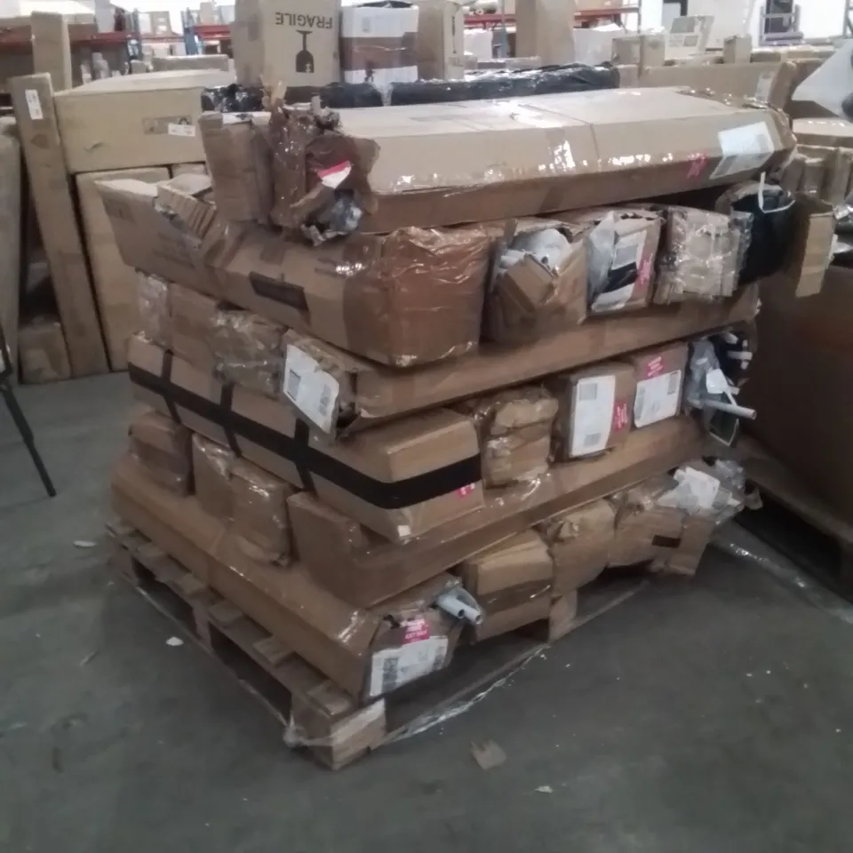 PALLET CONTAINING A LARGE QUANTITY OF NEO TUBE TENTS