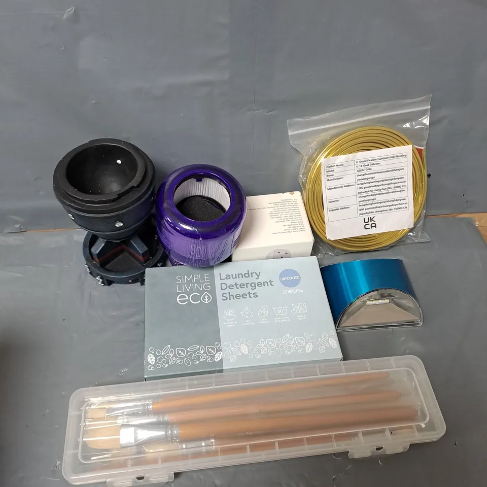APPROXIMATELY 8 ASSORTED HOUSEHOLD ITEMS TO INCLUDE DETERGENT SHEETS, PAINT BRUSHES, PLUGS, ETC