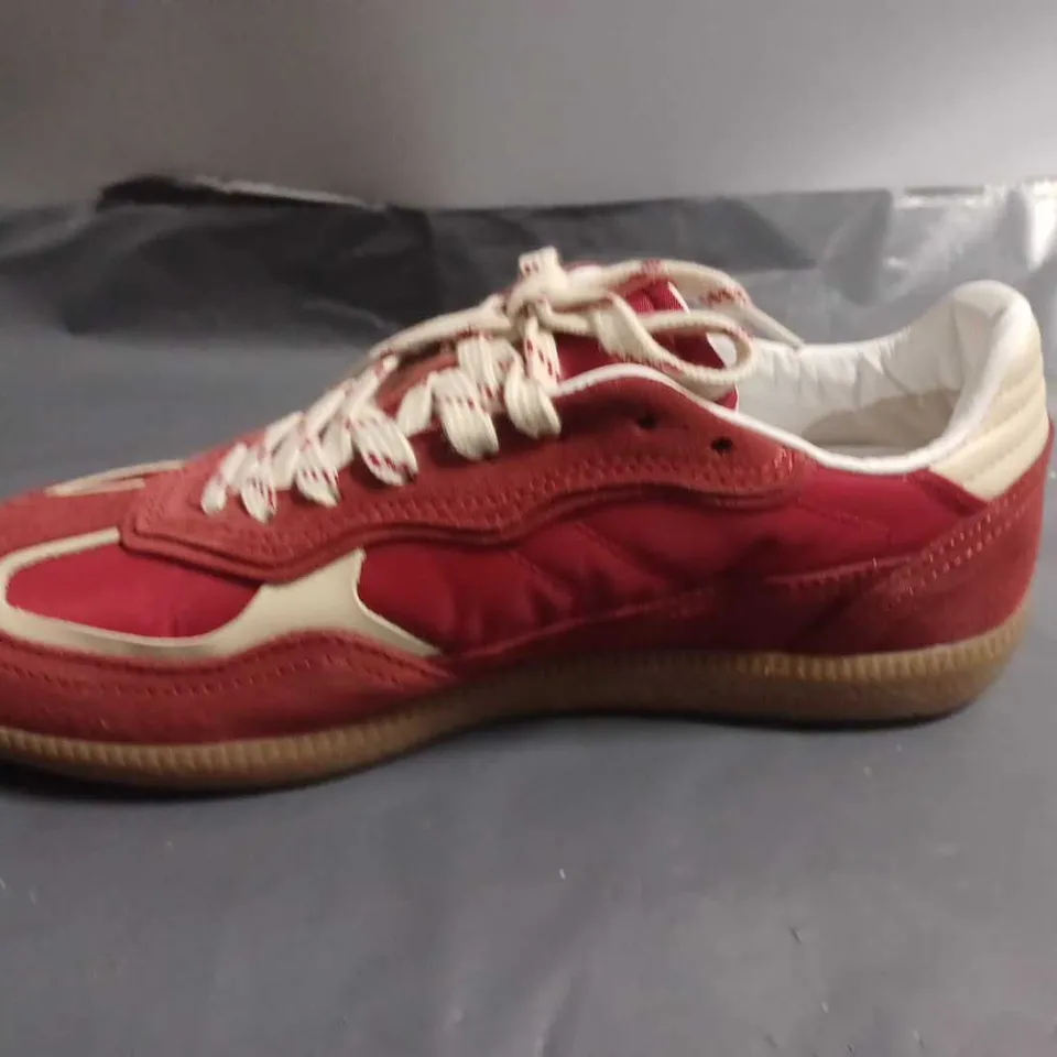 BOXED PAIR OF ALOHAS RIFE SHEEN RED LEATHER TRAINERS - UK 5