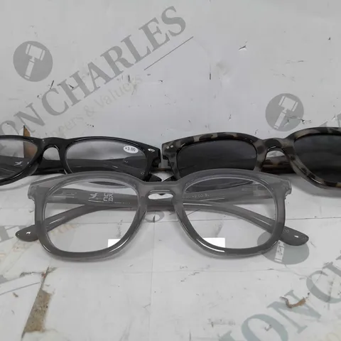 1 PAIR OF SUNGLASSES AND 2 PAIRS OF READING GLASSES GREY MIX