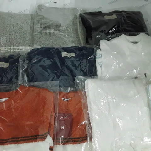 LOT OF 10 ASSORTED BAGGED CLOTHING ITEMS IN VARIOUS SIZES