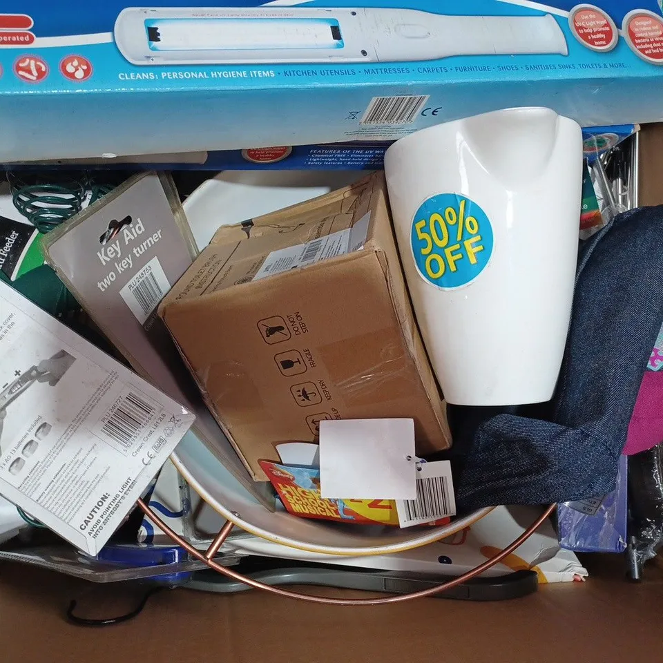 BOX OF APPROXIMATELY 15 ASSORTED HOUSEHOLD ITEMS TO INCLUDE DISPOSABLE MASKS, MICROPHONE STAND, PORTABLE UV STERILIZER, ETC