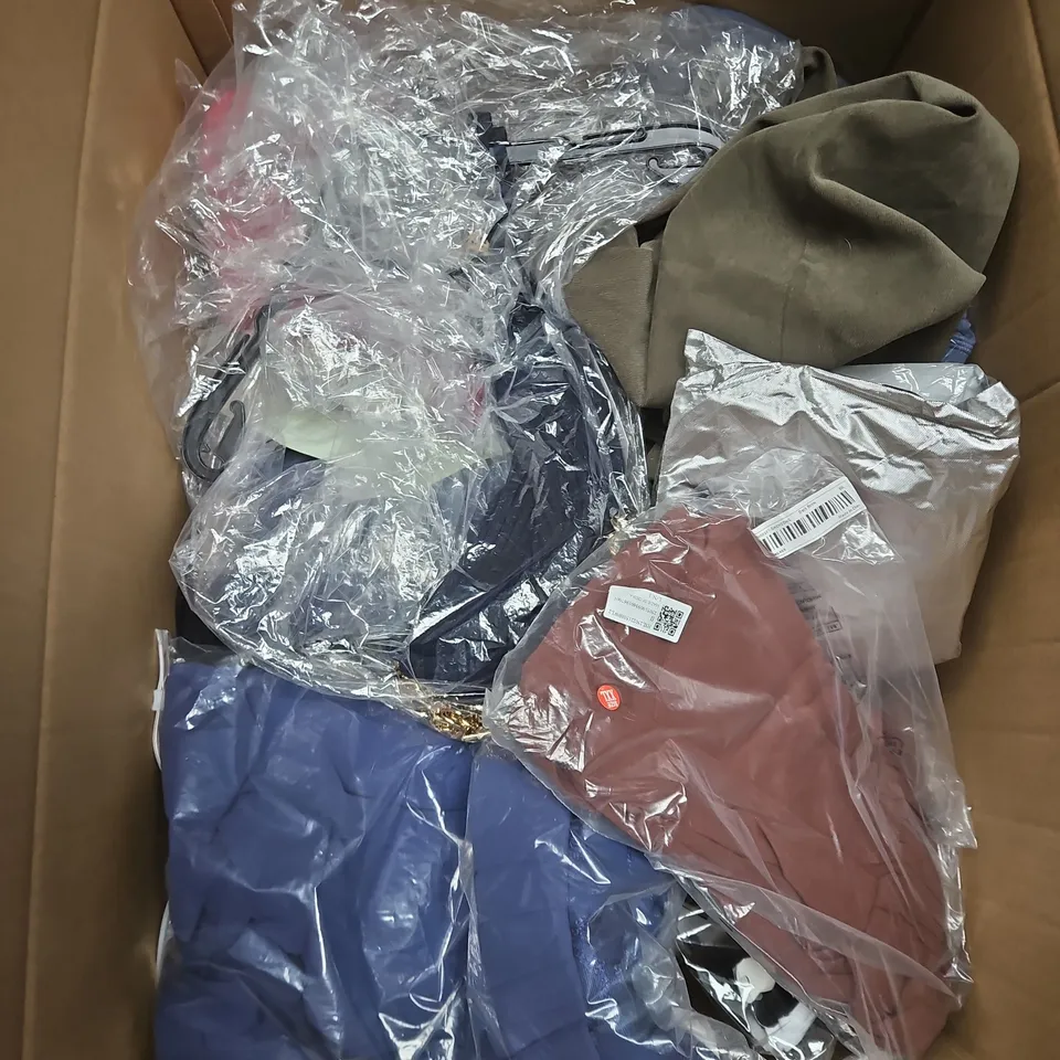 BOX OF APPROXIMATELY 20 ASSORTED CLOTHING ITEMS TO INCLUDE JUMPER, SKIRT, SOCKS, ETC