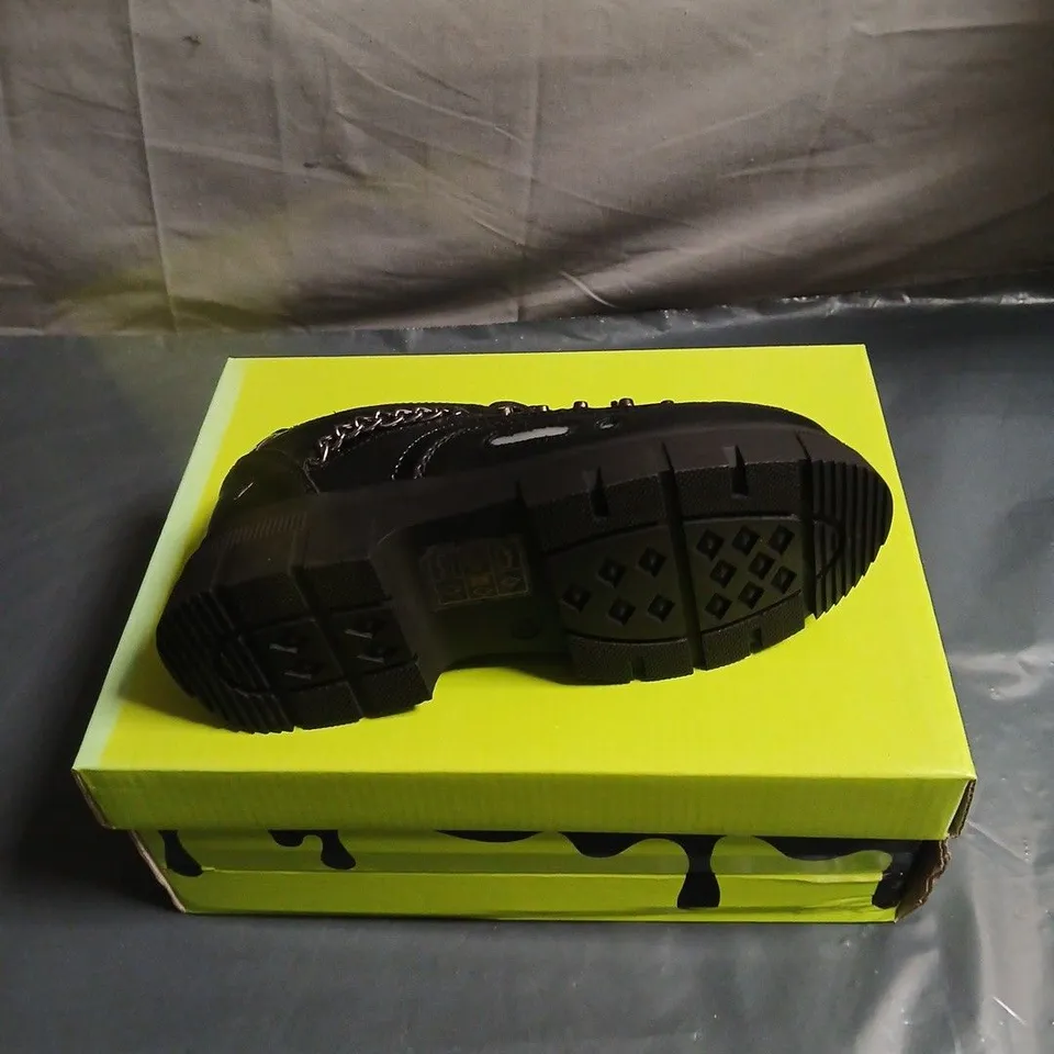 KOI KIDZ BLACK LEATHER CHUNKY-SOLED TRAINERS WITH METAL STUDS AND CHAIN DETAIL, SIZE 12
