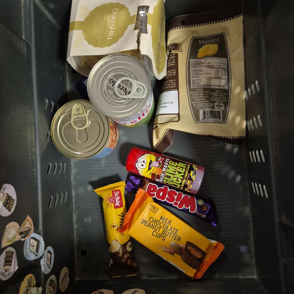 APPROXIMATELY 15 ASSORTED FOOD AND DRINK PRODUCTS TO INCLUDE - M&S CHOCOLATE COW - JELLY BABIES CHICKS - ALLPRESS ESPRESSO - ETC