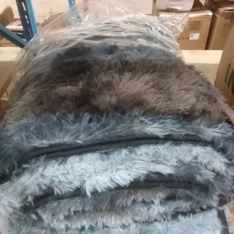 GREY FLUFFY BLANKET THROW