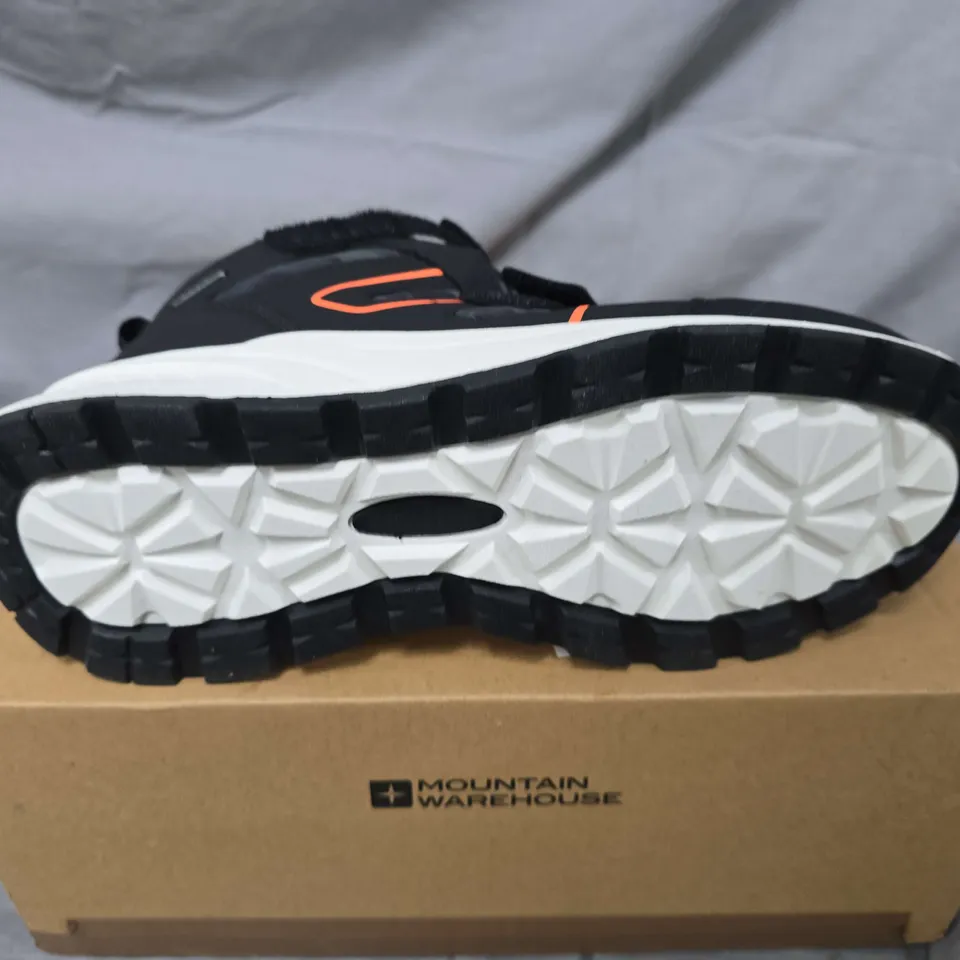 BOXED PAIR OF MOUNTAIN WAREHOUSE JUPITER KIDS ADAPTIVE WATERPROOF WALKING BOOTS IN BLACK - UK 4