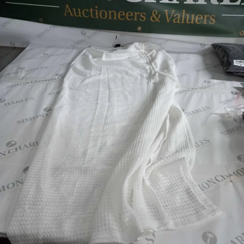 PRETTY LITTLE THING WHITE SPLIT MAXI SIZE 12
