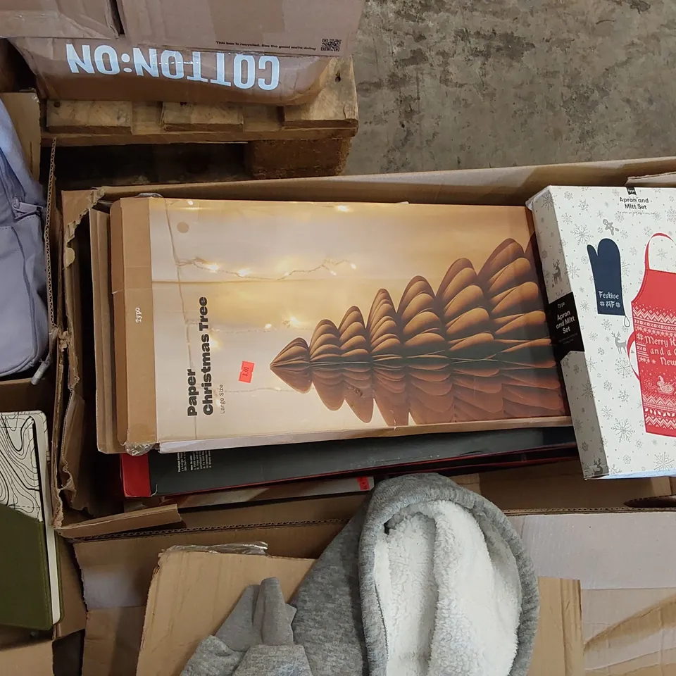 PALLET OF ASSORTED CONSUMER AND HOUSEHOLD PRODUCTS TO INCLUDE; TYPO BAGS AND RUCKSACK, 'RECOVERY MODE' FLUFFY HOODIE, PAPER CHRISTMAS TREES, TRAVEL PILLOW AND MUG, A5 JOURNAL ECT.
