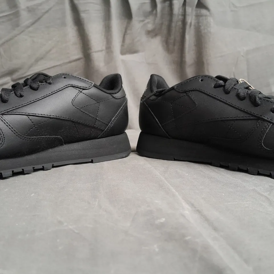 BOXED PAIR OF REEBOK BLACK TRAINERS SIZE UK 5