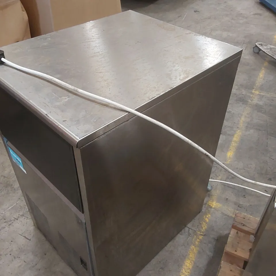 CLEAR COOL GLACIER ICE COMMERCIAL ICE MAKER