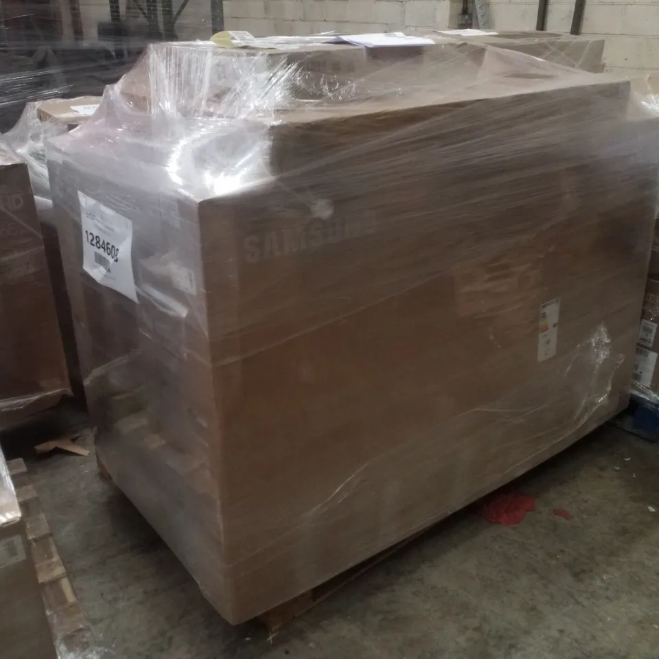 PALLET CONTAINING APPROXIMATELY 8 ASSORTED DAMAGED TVS