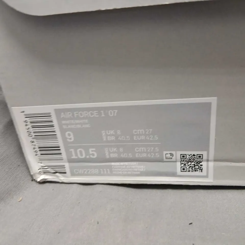 NIKE AIR FORCE 1 '07 WHITE SNEAKERS SIZE 9