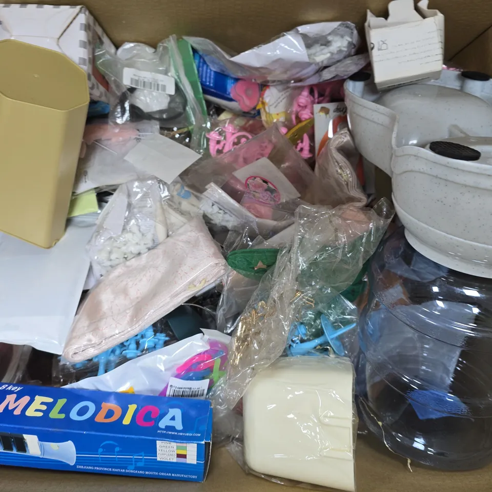 BOX OF APPROXIMATELY 15 ASSORTED HOUSEHOLD ITEMS TO INCLUDE BULB, PHONES TRAP, ETC - COLLECTION ONLY