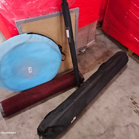 PALLET OF ASSORTED ITEMS TO INCLUDE, TOILET SEATS, VENETIAN BLINDS, CORK BIARD, UMBRELLA, RUG, EXCERCISE MAT,