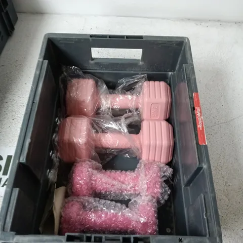 BOX CONTAINING 4 DUMBBELLS ALL ARE 2KG 