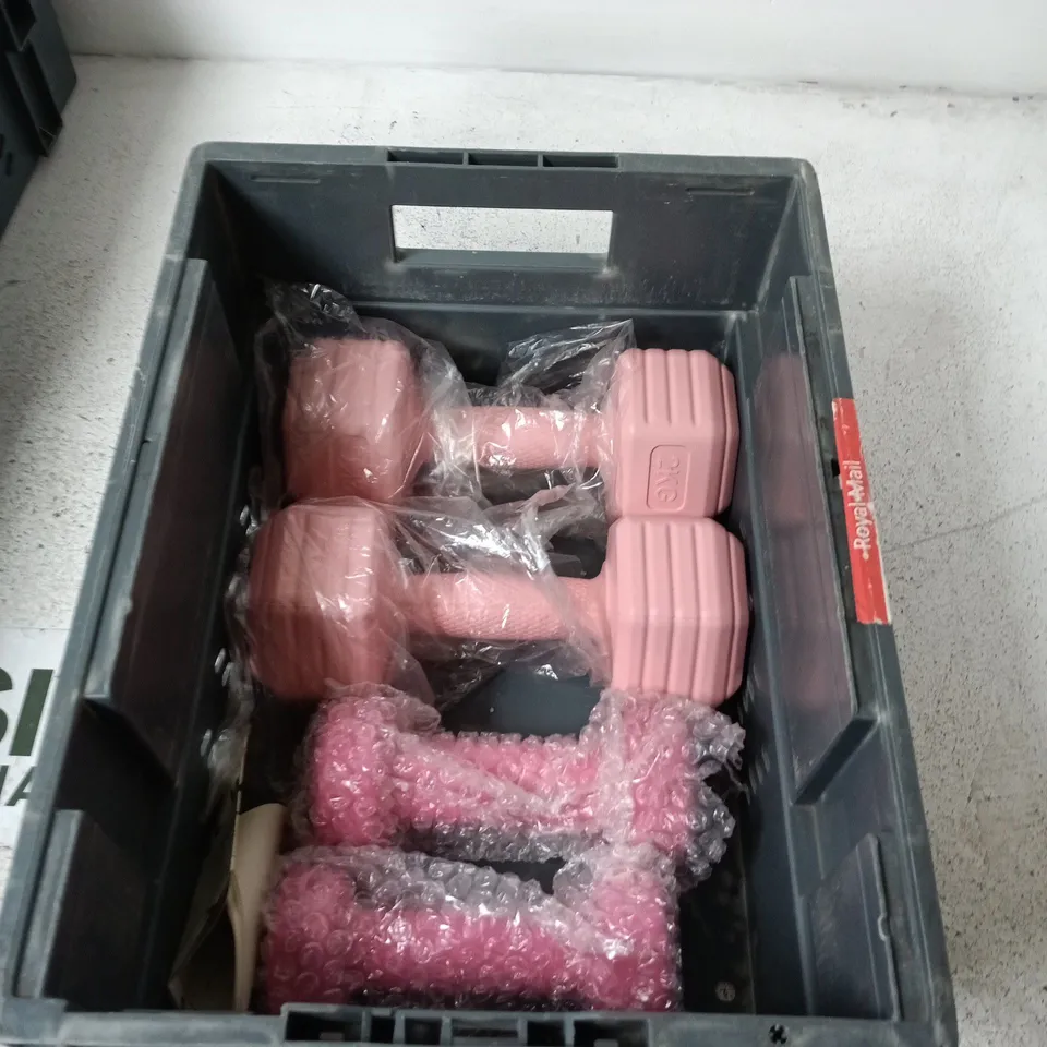 BOX CONTAINING 4 DUMBBELLS ALL ARE 2KG 