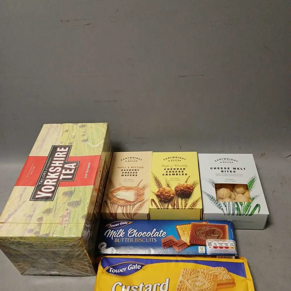 TOTE OF ASSORTED FOOD AND DRINK ITEMS TO INCLUDE TEABAGS, CARTWRIGHT AND BISCUITS