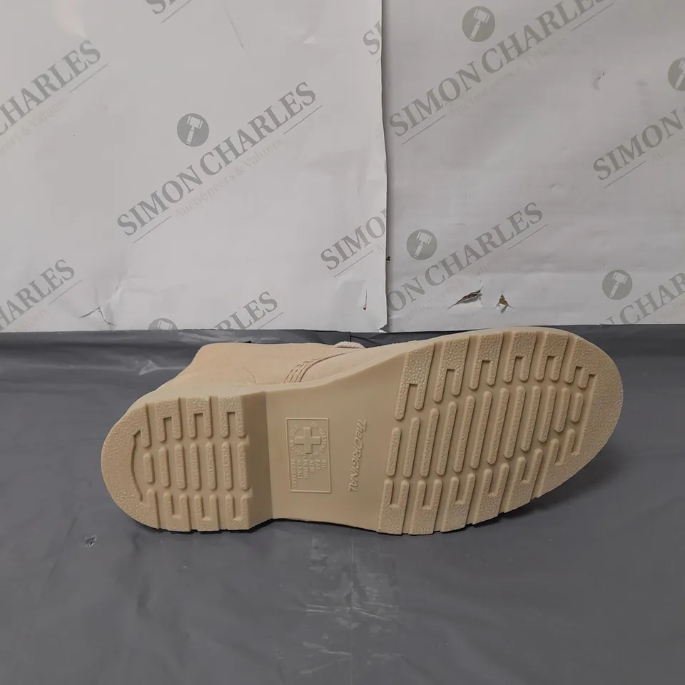 DR MARTENS SUEDE BOOTS CREAM SIZE 8