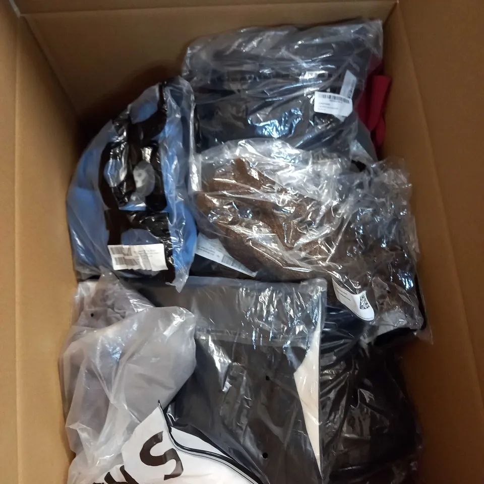 BOX OF APPROX 35 ASSORTED CLOTHING ITEMS TO INCLUDE - DRESSES, T-SHIRTS AND TROUSERS