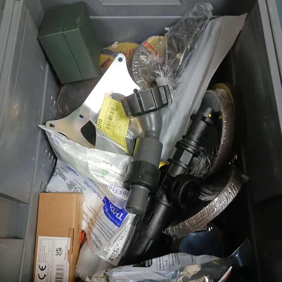 APPROXIMATELY 15 ASSORTED HOUSEHOLD ITEMS TO INCLUDE - CISVIS CUTTING WHEELS - AIR UP PODS - PILOT BEARING PULLER - ETC - COLLECTION ONLY