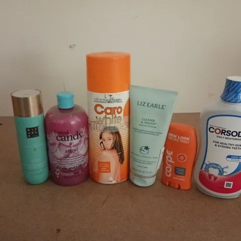 APPROXIMATELY 15 ASSORTED HEALTH & BEAUTY PRODUCTS TO INCLUDE LIZ EARLE CLEANSE & POLISH CLOTH CLEANSER, FROSTED CANDY ANGEL SHOWER & BATH GEL, RITUALS OF KARMA SHOWER OIL, ETC - COLLECTION ONLY