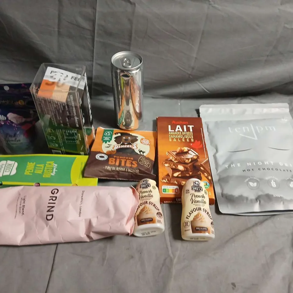 APPROXIMATELY 10 ASSORTED FOOD ITEMS TO INCLUDE - SIMPLY COOKS, COFFEE PODS AND CHOCOLATE