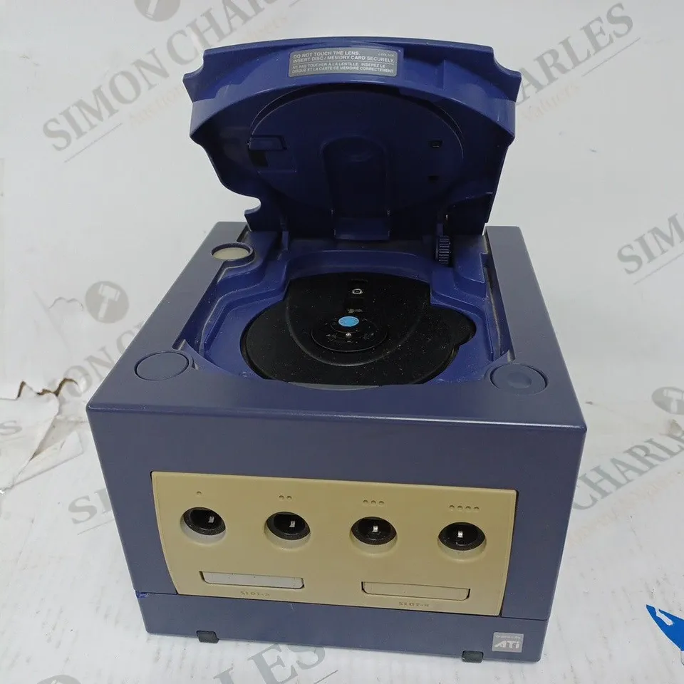 NINTENDO GAMECUBE CONSOLE 