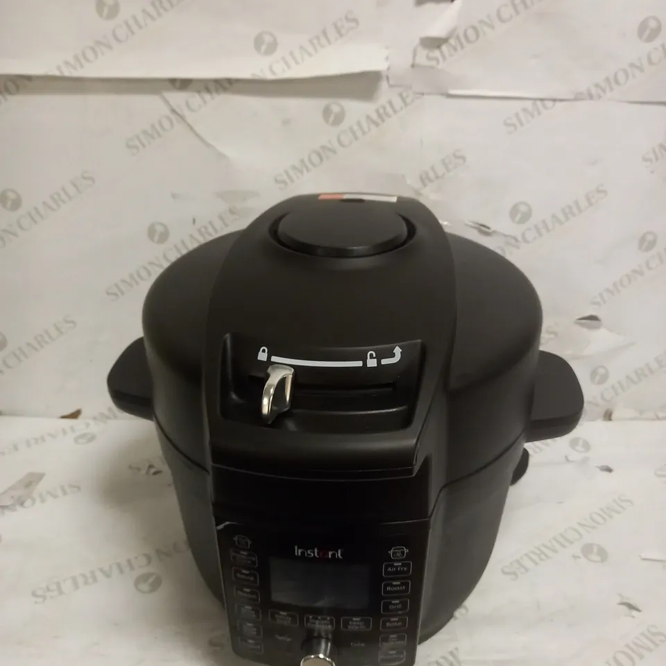 INSTANT POT DUO CRISP WITH ULTIMATE LID MULTI-COOKER AND AIR FRYER