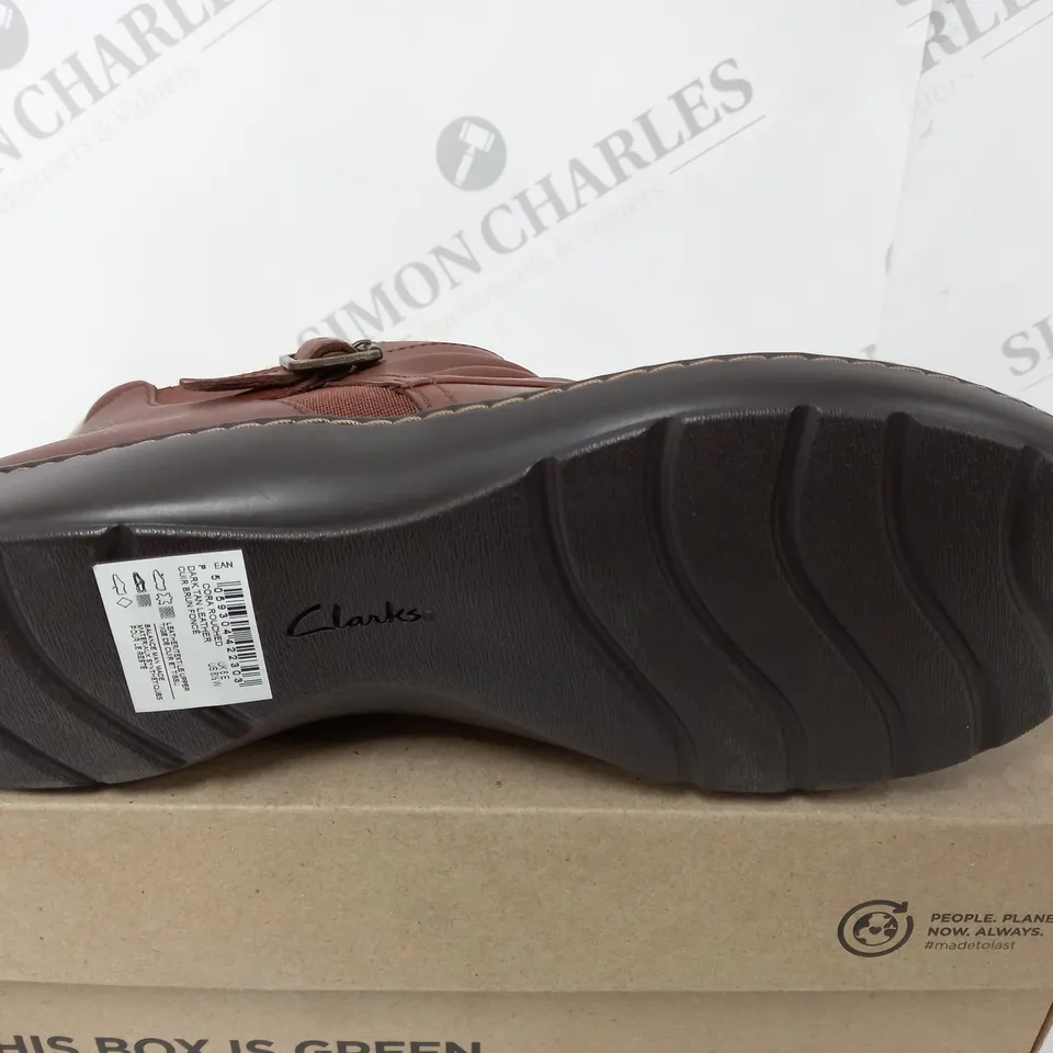 BOXED CLARKS CORA ROUCHED IN DARK TAN LEA - UK 6