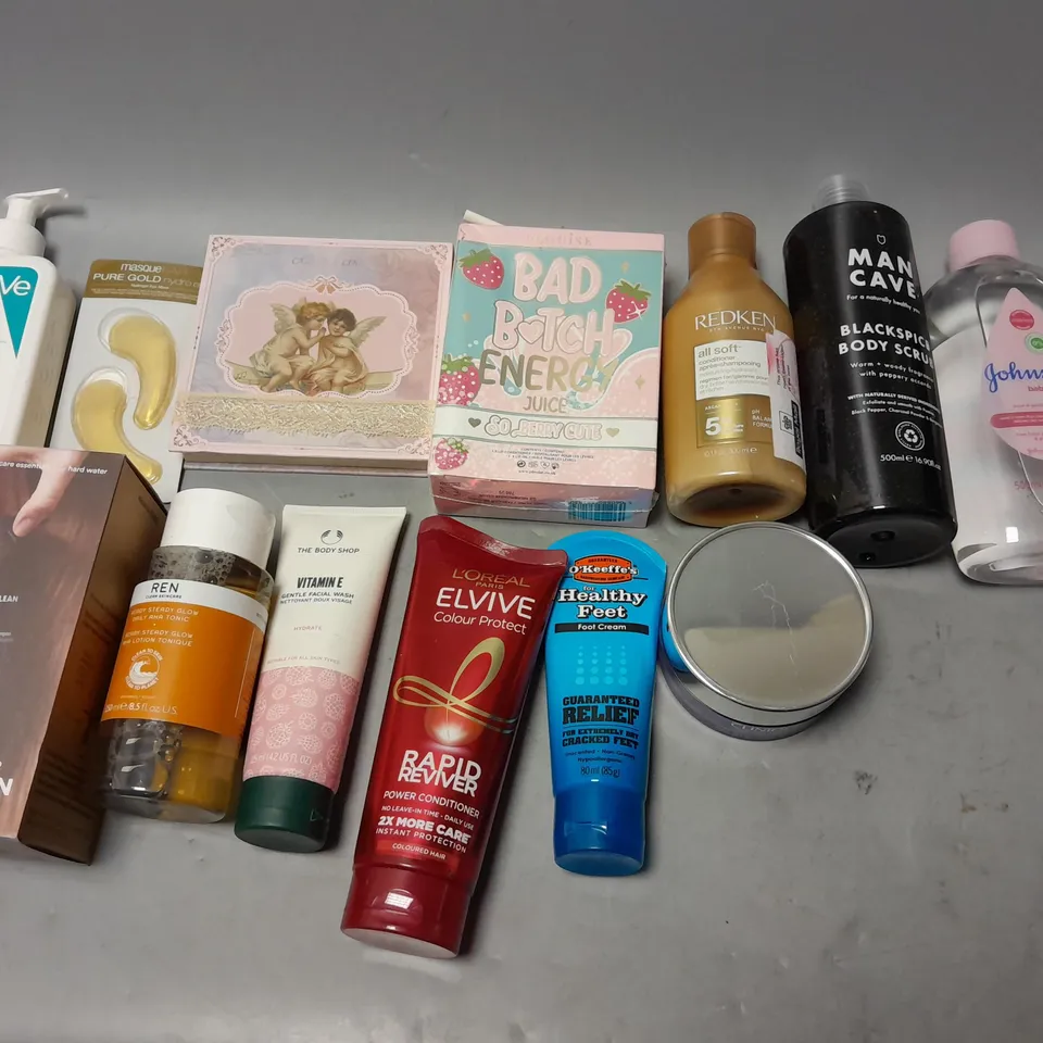 BOX OF APPROXIMATELY 15 COSMETIC ITEMS TO INCLUDE JOHNSON BABY, MAN CAVE BODY SCRUB, AND PLOUISE BAD B ENERGY ETC.