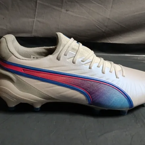 UNBOXED PAIR PUMA FOOTBALL BOOTS –UK SIZE 6