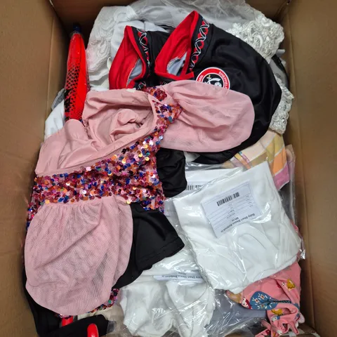 BOX OF APPROXIMATELY 25 ASSORTED KIDS CLOTHING ITEMS TO INCLUDE - TOP , SHORTS , T-SHIRT ETC - COLLECTION ONLY