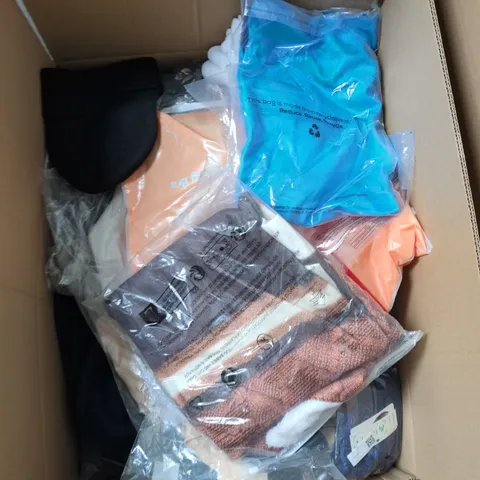 BOX OF APPROXIMATELY 20 ASSORTED CLOTHING ITEMS TO INCLUDE: GEORGE JUMPER