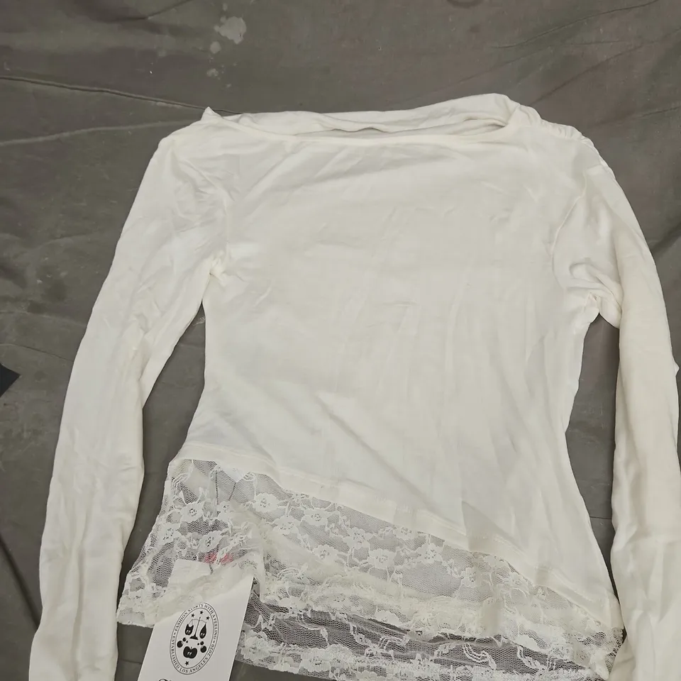 CIDER LONG SLEEVE TOP WITH LACE TRIM SIZE M