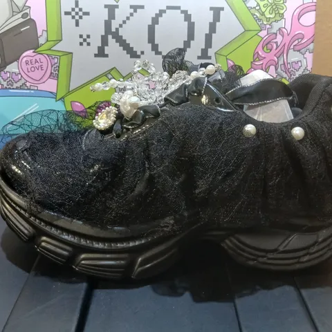 BOXED KOI KELPIE WHIMSICAL TERRAIN TRAINERS BLACK SIZE 4