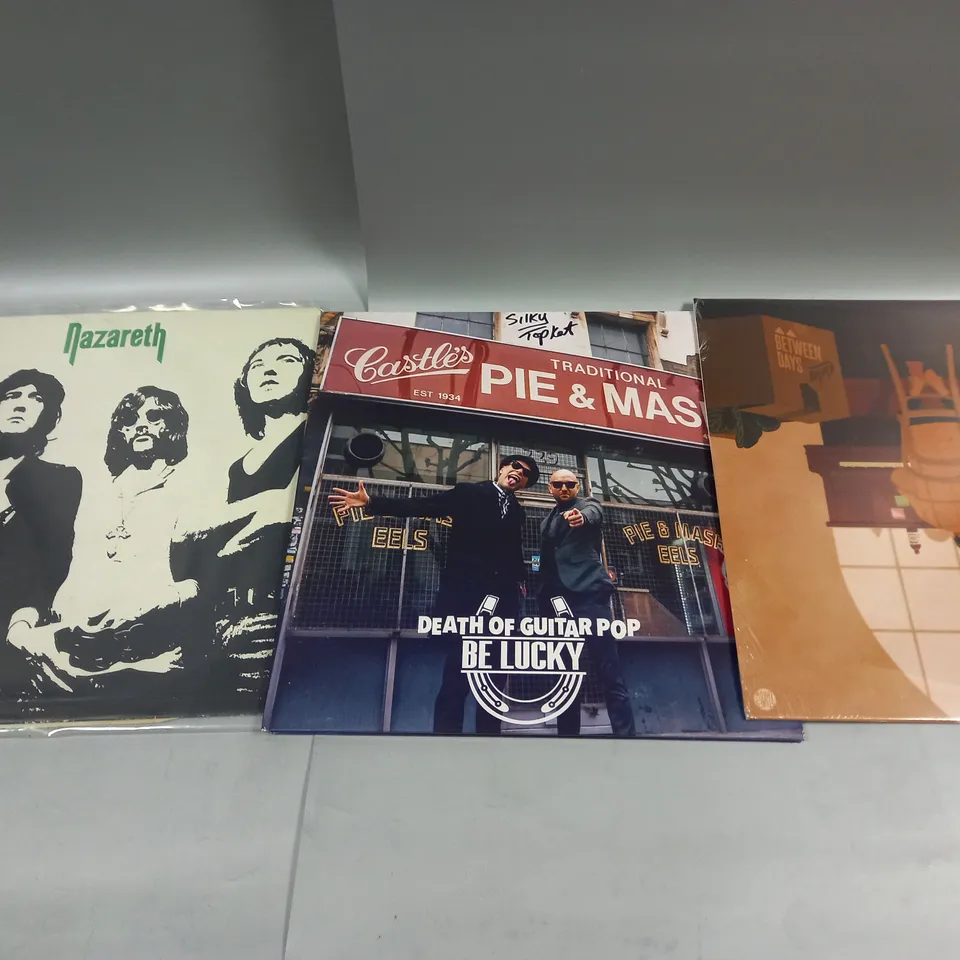APPROXIMATELY 10 ASSORTED VINYL RECORDS TO INCLUDE BATMAN, KINGFISH INGRAM, AND NAZARETH ETC. 