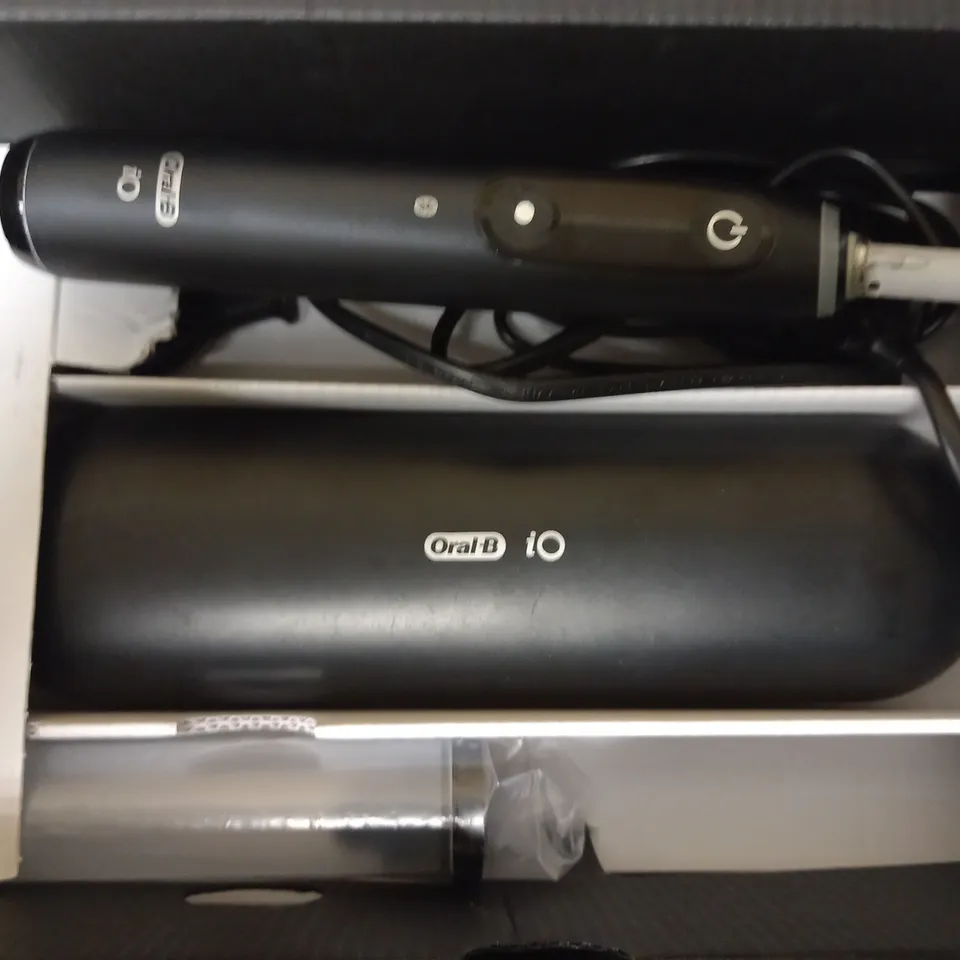 ORAL-B SPECIAL EDITION IO -8- ELECTRIC TOOTHBRUSH