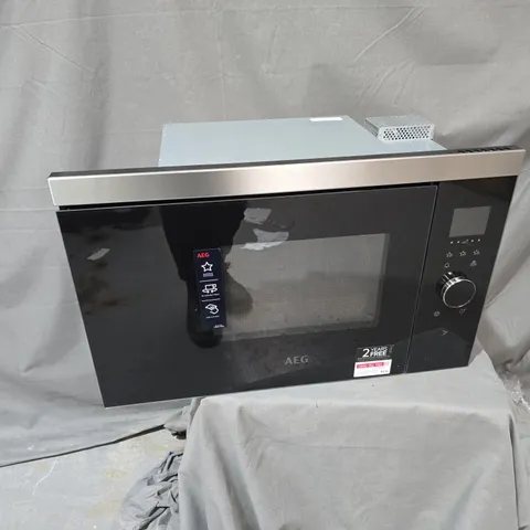 AEG MICROWAVE OVEN – BLACK GLASS FRONT, MODEL A3R110URK1, TURNTABLE