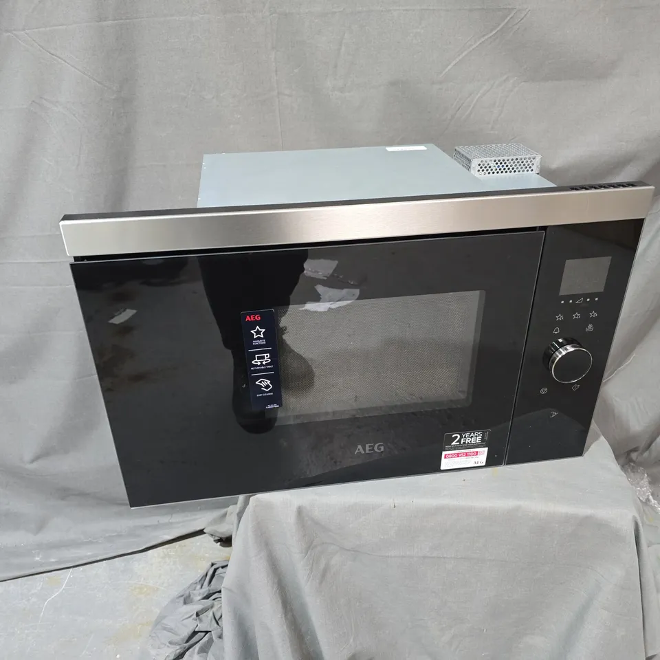 AEG MICROWAVE OVEN – BLACK GLASS FRONT, MODEL A3R110URK1, TURNTABLE