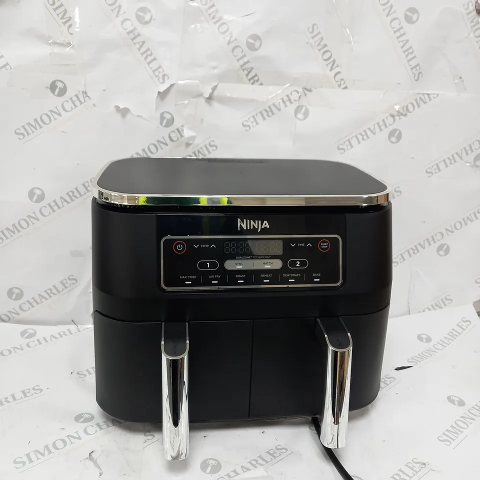 BOXED NINJA FOODI DUAL ZONE AIRFRYER AF300UK