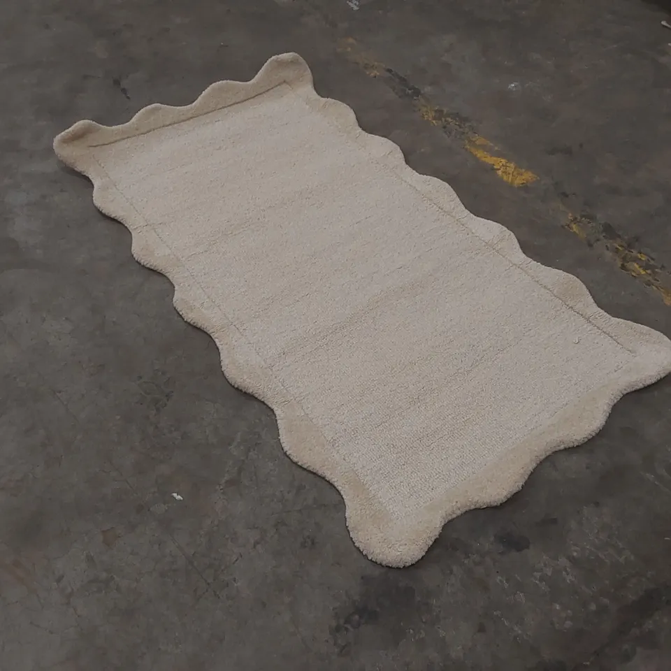 QUALITY DESIGNER RUG - APPROXIMATELY 150 x 80cm