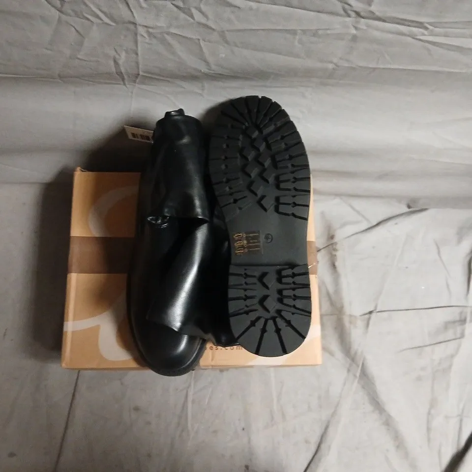 ELLA SHOES LTD BLACK LEATHER ANKLE BOOTS - UK 7 (EU 40)