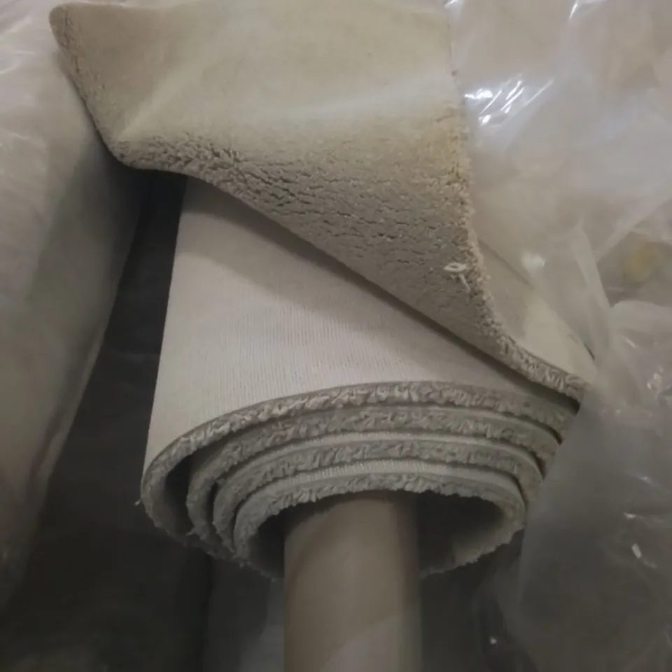 ROLL OF QUALITY ULTIMATE IMPRESSIONS PRECIOUS CARPET // SIZE: APPROXIMATELY 3.9 X 4M