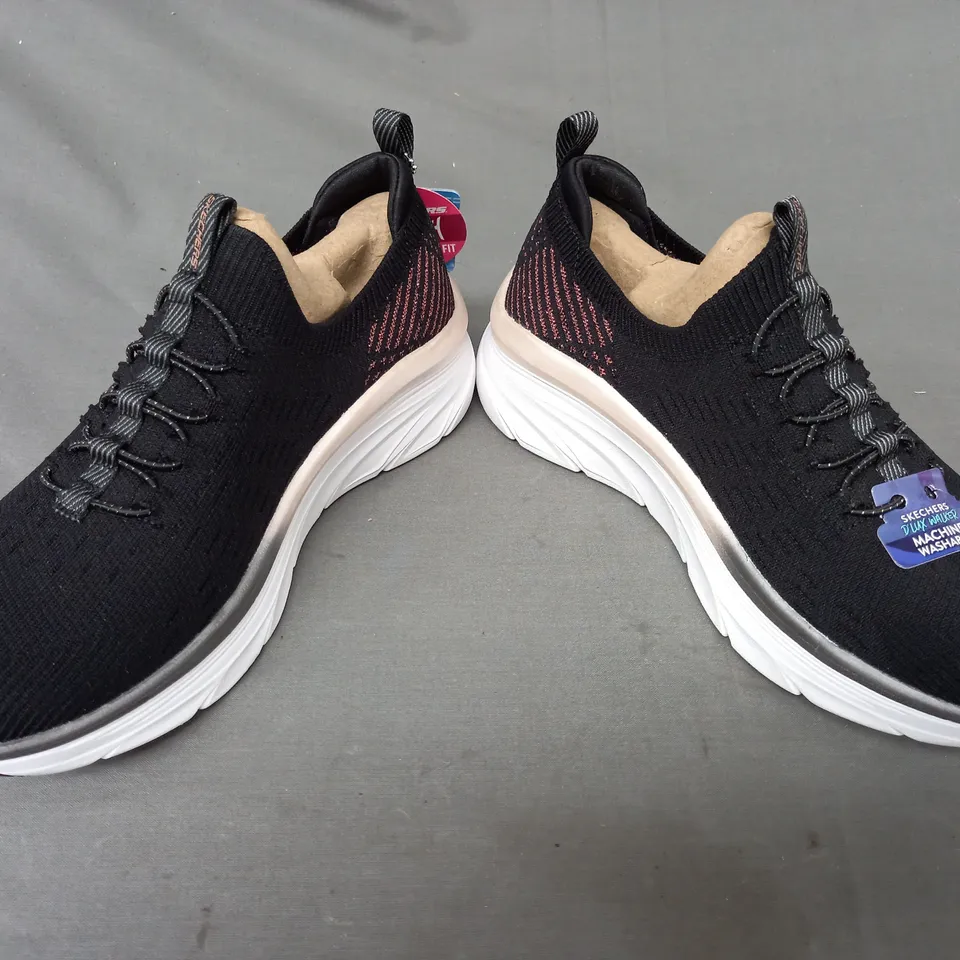 BOXED PAIR OF SKECHERS D'LUX WALKER SHOES IN BLACK UK SIZE 6