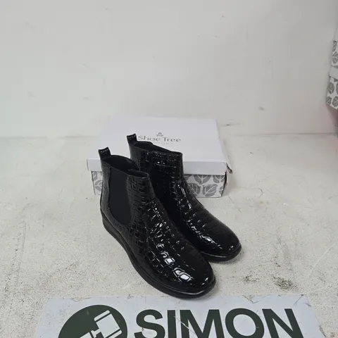 SHOE TREE BRAMBLE BLACK CROC CHELSEA BOOTS β UK 7